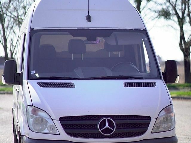 Белый Мерседес Sprinter, объемом двигателя 2.15 л и пробегом 735 тыс. км за 10500 $, фото 1 на Automoto.ua