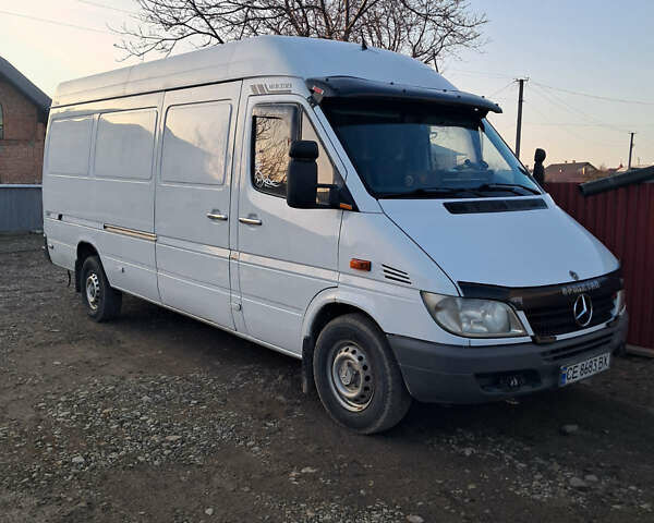 Белый Мерседес Sprinter, объемом двигателя 2.2 л и пробегом 644 тыс. км за 13700 $, фото 1 на Automoto.ua
