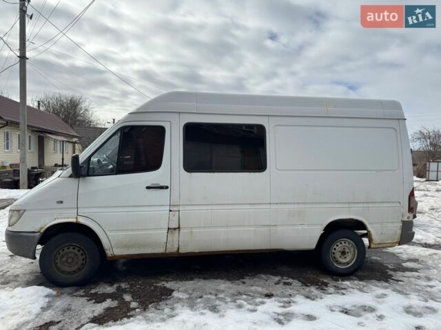 Белый Мерседес Sprinter, объемом двигателя 2.2 л и пробегом 400 тыс. км за 4500 $, фото 1 на Automoto.ua