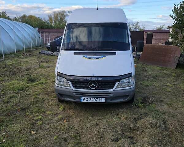 Білий Мерседес Sprinter, об'ємом двигуна 2.7 л та пробігом 419 тис. км за 9300 $, фото 1 на Automoto.ua