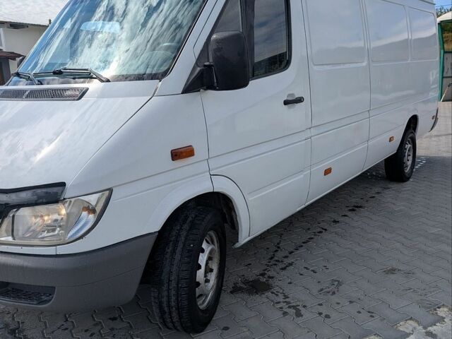 Белый Мерседес Sprinter, объемом двигателя 2.15 л и пробегом 400 тыс. км за 7700 $, фото 1 на Automoto.ua