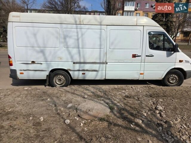 Белый Мерседес Sprinter, объемом двигателя 2.15 л и пробегом 500 тыс. км за 4500 $, фото 1 на Automoto.ua