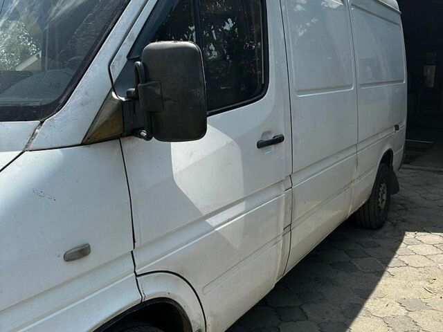 Белый Мерседес Sprinter, объемом двигателя 2.2 л и пробегом 400 тыс. км за 4200 $, фото 1 на Automoto.ua