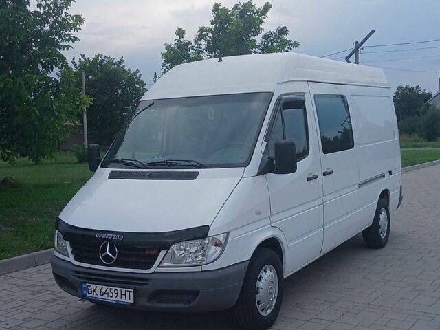 Білий Мерседес Sprinter, об'ємом двигуна 2.2 л та пробігом 255 тис. км за 9200 $, фото 1 на Automoto.ua