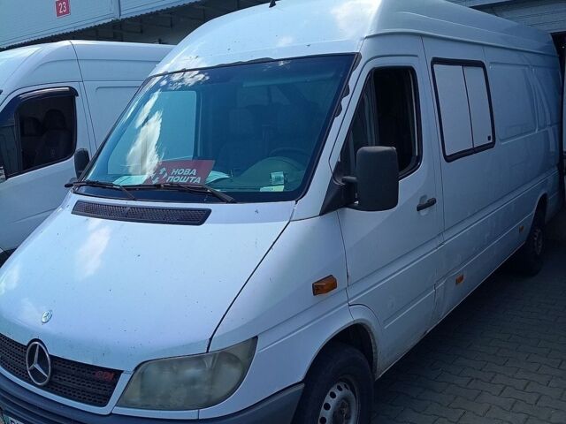 Белый Мерседес Sprinter, объемом двигателя 2.15 л и пробегом 660 тыс. км за 8000 $, фото 1 на Automoto.ua