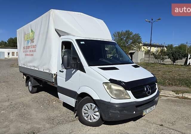 Белый Мерседес Sprinter, объемом двигателя 2.15 л и пробегом 442 тыс. км за 10900 $, фото 1 на Automoto.ua