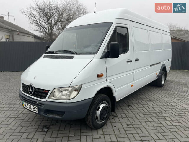 Белый Мерседес Sprinter, объемом двигателя 2.2 л и пробегом 327 тыс. км за 14800 $, фото 1 на Automoto.ua