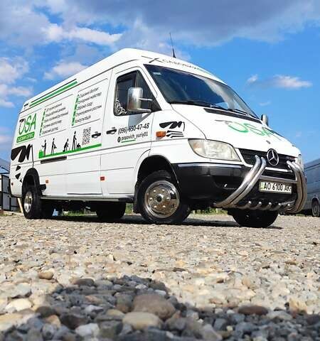 Белый Мерседес Sprinter, объемом двигателя 2.1 л и пробегом 400 тыс. км за 14000 $, фото 1 на Automoto.ua