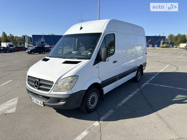 Белый Мерседес Sprinter, объемом двигателя 2.15 л и пробегом 470 тыс. км за 10700 $, фото 1 на Automoto.ua