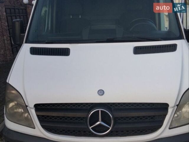 Белый Мерседес Sprinter, объемом двигателя 2.15 л и пробегом 400 тыс. км за 9000 $, фото 1 на Automoto.ua