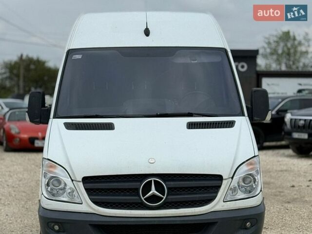 Белый Мерседес Sprinter, объемом двигателя 2.15 л и пробегом 370 тыс. км за 11900 $, фото 1 на Automoto.ua