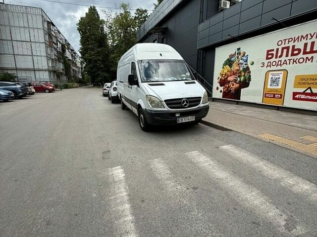 Белый Мерседес Sprinter, объемом двигателя 2.15 л и пробегом 500 тыс. км за 9000 $, фото 1 на Automoto.ua