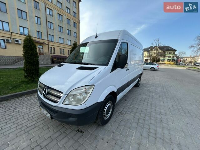 Белый Мерседес Sprinter, объемом двигателя 2.15 л и пробегом 194 тыс. км за 11777 $, фото 1 на Automoto.ua
