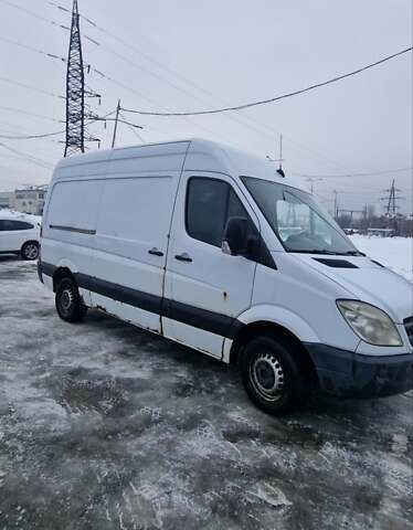Белый Мерседес Sprinter, объемом двигателя 2.2 л и пробегом 570 тыс. км за 7200 $, фото 1 на Automoto.ua