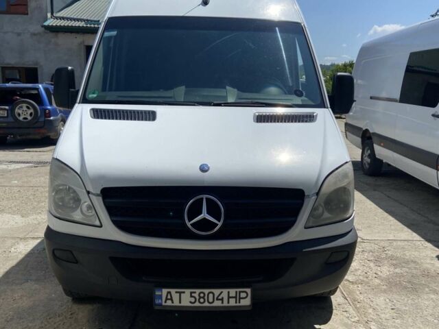 Белый Мерседес Sprinter, объемом двигателя 3 л и пробегом 560 тыс. км за 10885 $, фото 1 на Automoto.ua