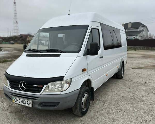 Белый Мерседес Sprinter, объемом двигателя 2.69 л и пробегом 316 тыс. км за 19700 $, фото 1 на Automoto.ua
