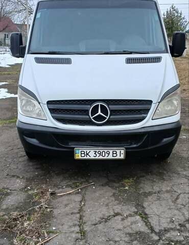 Белый Мерседес Sprinter, объемом двигателя 2.2 л и пробегом 367 тыс. км за 14300 $, фото 1 на Automoto.ua