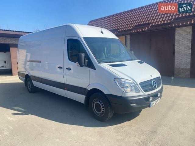 Белый Мерседес Sprinter, объемом двигателя 2.15 л и пробегом 300 тыс. км за 13900 $, фото 1 на Automoto.ua