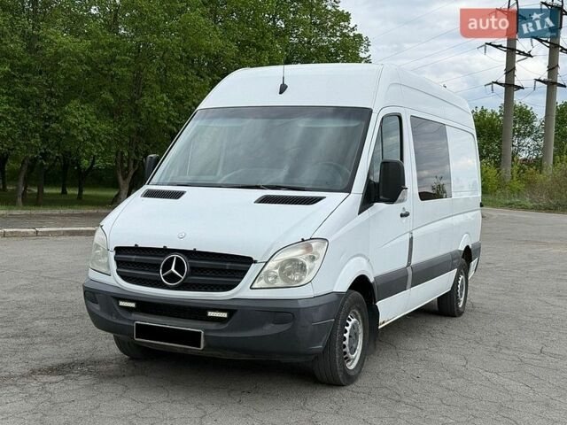 Белый Мерседес Sprinter, объемом двигателя 2.2 л и пробегом 347 тыс. км за 6500 $, фото 1 на Automoto.ua