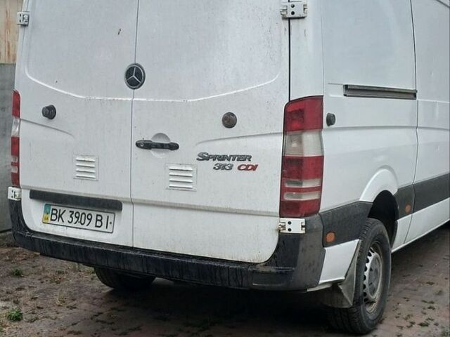 Белый Мерседес Sprinter, объемом двигателя 2.15 л и пробегом 368 тыс. км за 13800 $, фото 1 на Automoto.ua