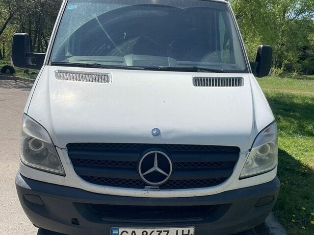 Белый Мерседес Sprinter, объемом двигателя 2.99 л и пробегом 605 тыс. км за 13000 $, фото 1 на Automoto.ua