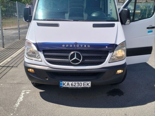 Белый Мерседес Sprinter, объемом двигателя 2.14 л и пробегом 400 тыс. км за 8600 $, фото 1 на Automoto.ua