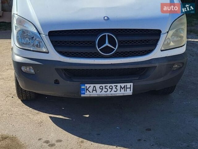 Белый Мерседес Sprinter, объемом двигателя 2.14 л и пробегом 594 тыс. км за 5600 $, фото 1 на Automoto.ua