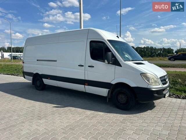 Белый Мерседес Sprinter, объемом двигателя 2.2 л и пробегом 390 тыс. км за 10500 $, фото 1 на Automoto.ua
