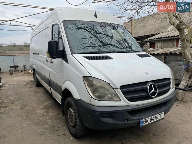 Белый Мерседес Sprinter, объемом двигателя 2.2 л и пробегом 495 тыс. км за 7800 $, фото 1 на Automoto.ua