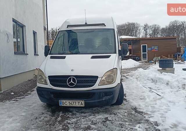 Белый Мерседес Sprinter, объемом двигателя 2.15 л и пробегом 475 тыс. км за 7500 $, фото 1 на Automoto.ua