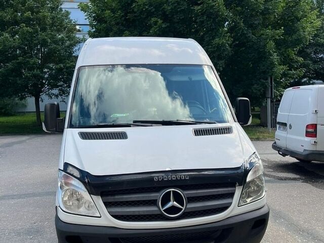 Белый Мерседес Sprinter, объемом двигателя 2.2 л и пробегом 570 тыс. км за 11800 $, фото 1 на Automoto.ua