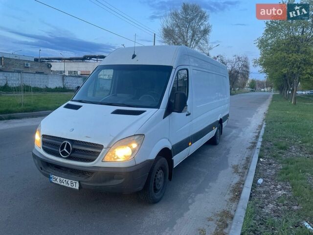 Белый Мерседес Sprinter, объемом двигателя 2.1 л и пробегом 492 тыс. км за 13700 $, фото 1 на Automoto.ua