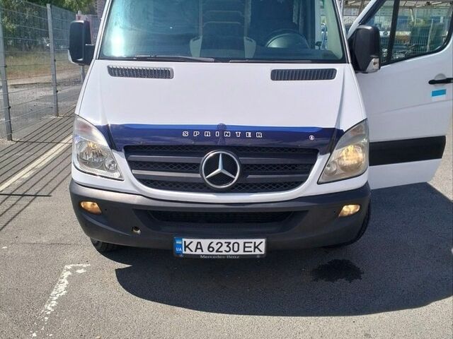 Белый Мерседес Sprinter, объемом двигателя 2.14 л и пробегом 400 тыс. км за 9000 $, фото 1 на Automoto.ua