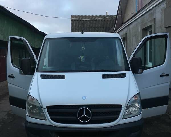 Белый Мерседес Sprinter, объемом двигателя 2.1 л и пробегом 625 тыс. км за 9800 $, фото 1 на Automoto.ua