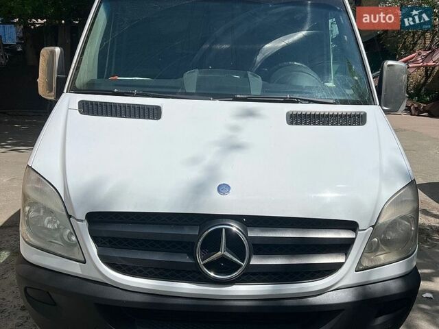 Белый Мерседес Sprinter, объемом двигателя 2.1 л и пробегом 556 тыс. км за 12000 $, фото 1 на Automoto.ua