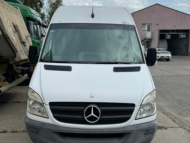 Белый Мерседес Sprinter, объемом двигателя 2.14 л и пробегом 396 тыс. км за 12500 $, фото 1 на Automoto.ua