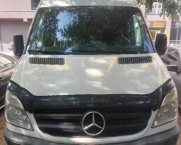 Белый Мерседес Sprinter, объемом двигателя 2.1 л и пробегом 311 тыс. км за 10500 $, фото 1 на Automoto.ua