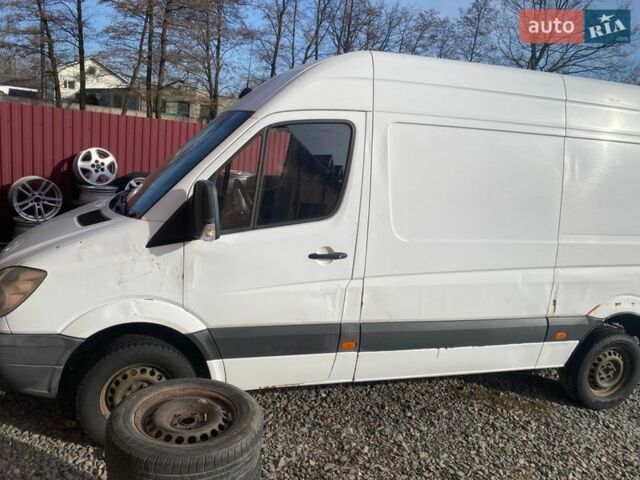 Белый Мерседес Sprinter, объемом двигателя 2.1 л и пробегом 342 тыс. км за 4900 $, фото 1 на Automoto.ua