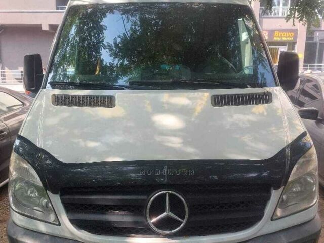 Белый Мерседес Sprinter, объемом двигателя 2.1 л и пробегом 311 тыс. км за 10500 $, фото 1 на Automoto.ua