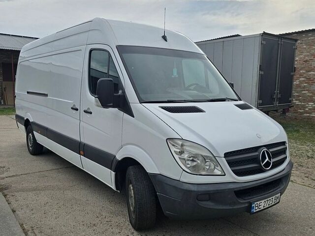 Белый Мерседес Sprinter, объемом двигателя 2.14 л и пробегом 475 тыс. км за 12500 $, фото 1 на Automoto.ua