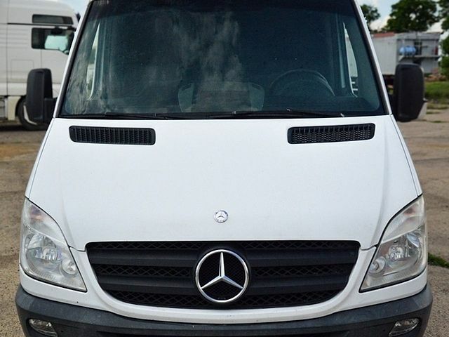 Белый Мерседес Sprinter, объемом двигателя 2.14 л и пробегом 316 тыс. км за 15000 $, фото 1 на Automoto.ua
