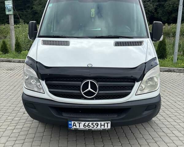 Білий Мерседес Sprinter, об'ємом двигуна 2.99 л та пробігом 305 тис. км за 11000 $, фото 1 на Automoto.ua