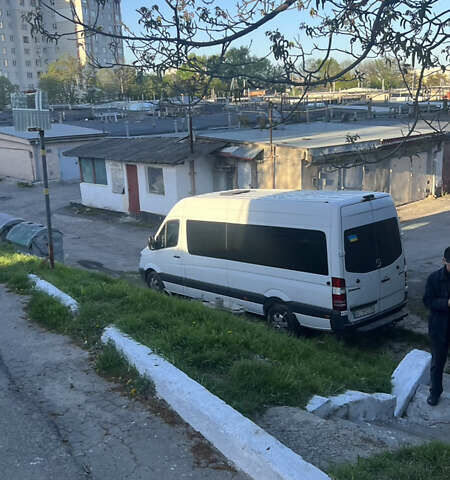 Белый Мерседес Sprinter, объемом двигателя 0 л и пробегом 300 тыс. км за 18500 $, фото 1 на Automoto.ua