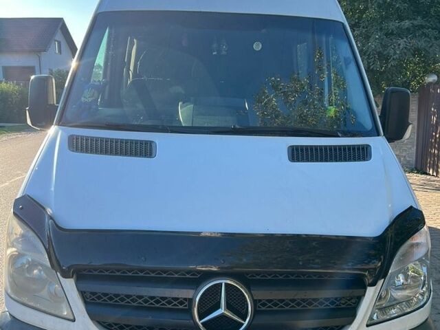 Белый Мерседес Sprinter, объемом двигателя 2.14 л и пробегом 469 тыс. км за 12000 $, фото 1 на Automoto.ua