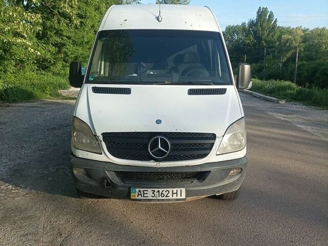 Белый Мерседес Sprinter, объемом двигателя 2.7 л и пробегом 550 тыс. км за 12000 $, фото 1 на Automoto.ua