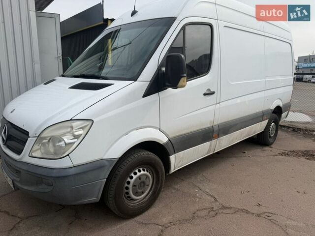Белый Мерседес Sprinter, объемом двигателя 2.14 л и пробегом 450 тыс. км за 12700 $, фото 1 на Automoto.ua