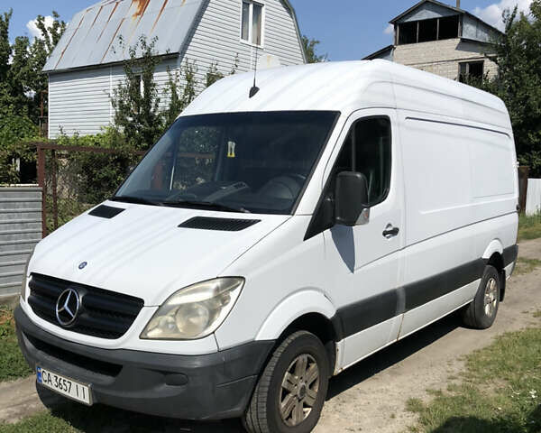 Белый Мерседес Sprinter, объемом двигателя 2.14 л и пробегом 271 тыс. км за 10900 $, фото 1 на Automoto.ua