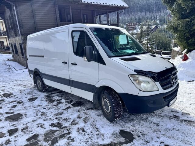 Белый Мерседес Sprinter, объемом двигателя 3 л и пробегом 312 тыс. км за 12100 $, фото 1 на Automoto.ua