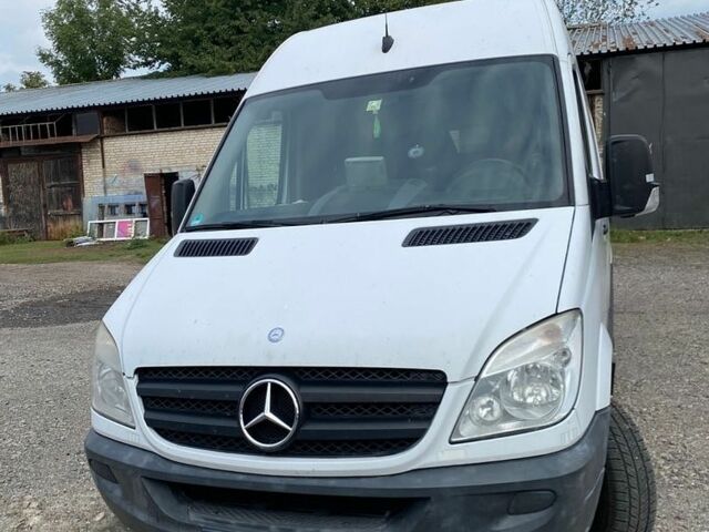 Белый Мерседес Sprinter, объемом двигателя 2.14 л и пробегом 296 тыс. км за 15700 $, фото 1 на Automoto.ua