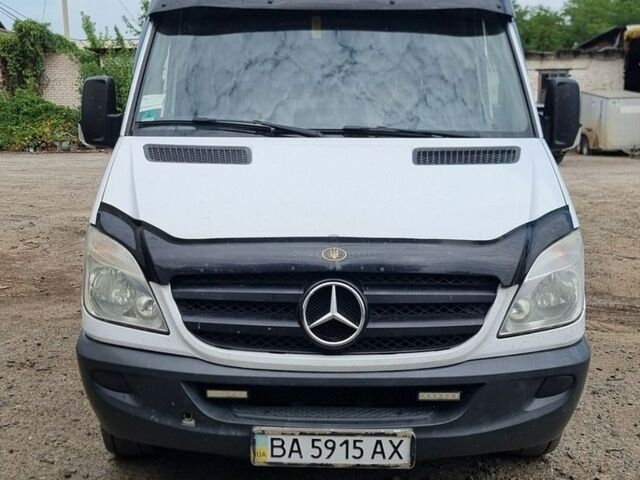 Белый Мерседес Sprinter, объемом двигателя 2.14 л и пробегом 150 тыс. км за 13100 $, фото 1 на Automoto.ua